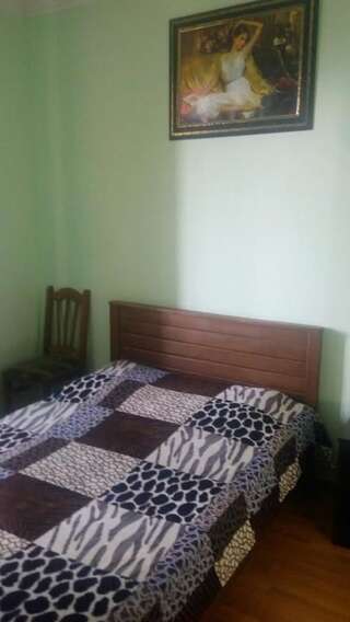 Гостевой дом Guesthouse Gia Кобулети Трехместный номер с ванной комнатой-2